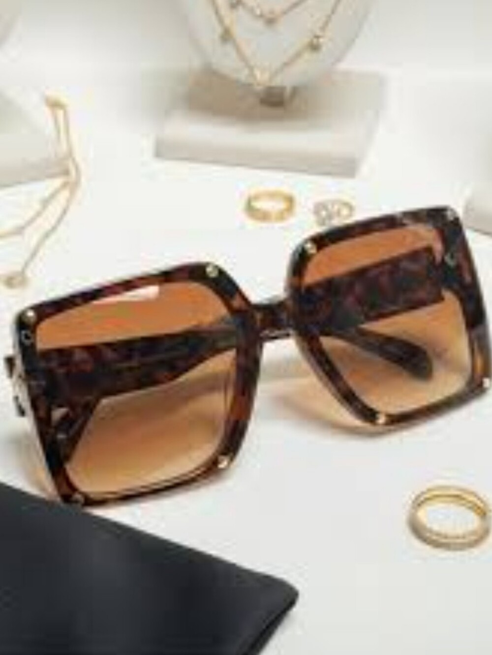 CHANNEL RETRO Oversized Butterfly Here For It Sunnyz Torqshell Classic Vintage